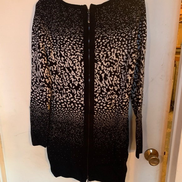 Only worn a couple times. Beautiful sweater dress from Le Chateau size medium. - Picture 2 of 2